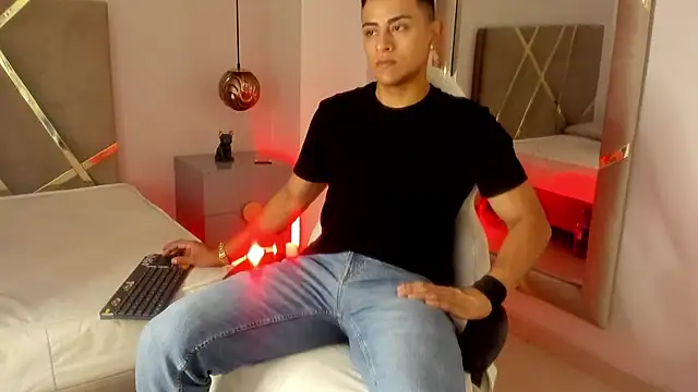 Snapshot of Lucii_fer_ chatting on 11/15/25, 11:36 Lucii fer online show from 11/15/25, 11:36