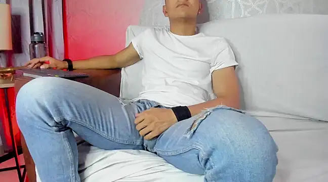 Snapshot of Lucii_fer_ chatting on 02/23/25, 05:50 Lucii fer online show from 02/23/25, 05:50