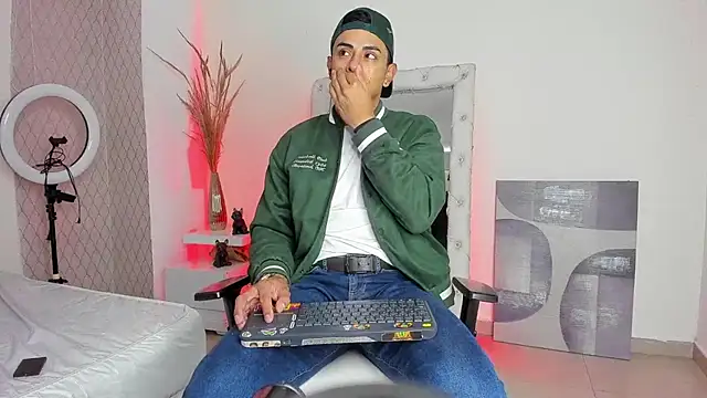 Lucii fer  online show from 04/28/26, 11:58