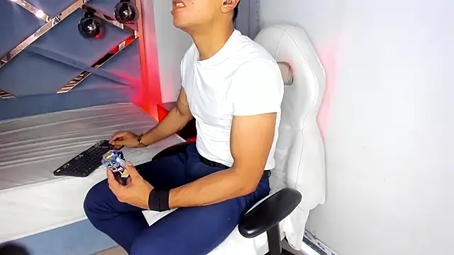 Snapshot of Lucii_fer_ chatting on 11/27/25, 11:54 Lucii fer online show from 11/27/25, 11:54