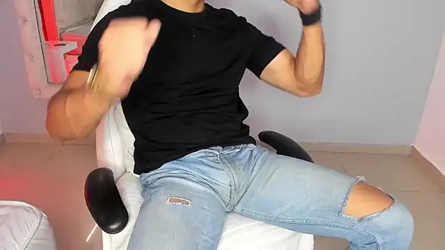 Snapshot of Lucii_fer_ chatting on 12/05/25, 11:31 Lucii fer online show from 12/05/25, 11:31