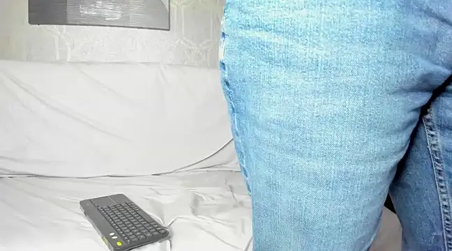 Snapshot of Lucii_fer_ chatting on 03/20/25, 05:25 Lucii fer online show from 03/20/25, 05:25