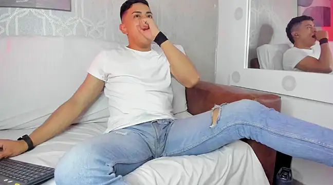 Snapshot of Lucii_fer_ chatting on 02/23/25, 02:46 Lucii fer online show from 02/23/25, 02:46