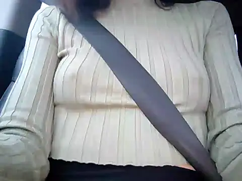 Snapshot of beaverwoman chatting on 03/12/25, 04:35 beaverwoman online show from 03/12/25, 04:35