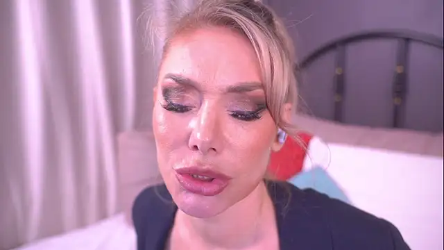 Snapshot of IsadoraDunkan chatting on 03/21/25, 11:34 IsadoraDunkan online show from 03/21/25, 11:34