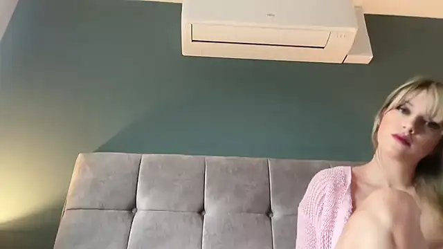 Snapshot of LustfulLuna_ chatting on 11/03/25, 01:15 LustfulLuna online show from 11/03/25, 01:15