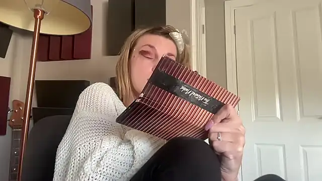 Snapshot of LustfulLuna_ chatting on 11/01/25, 01:49 LustfulLuna online show from 11/01/25, 01:49