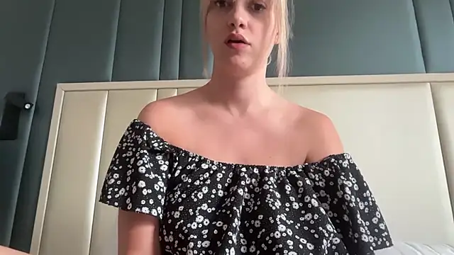 LustfulLuna  online show from 05/04/26, 01:36