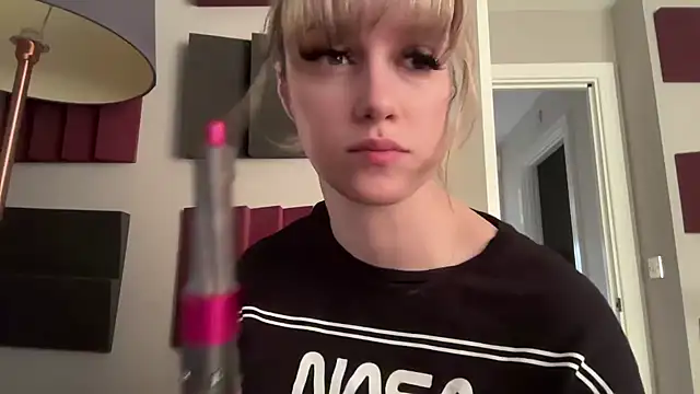 Snapshot of LustfulLuna_ chatting on 11/13/25, 12:53 LustfulLuna online show from 11/13/25, 12:53