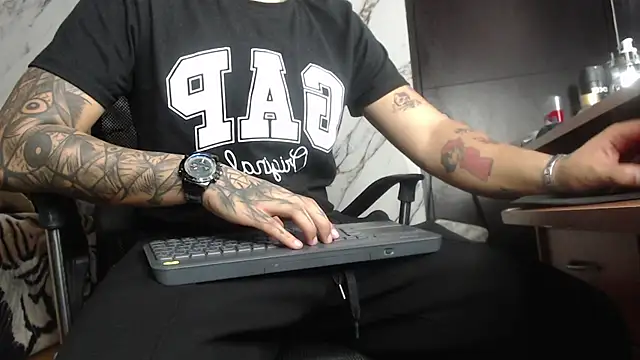 Snapshot of Dereck_Dickson chatting on 01/17/26, 03:32 Dereck Dickson online show from 01/17/26, 03:32