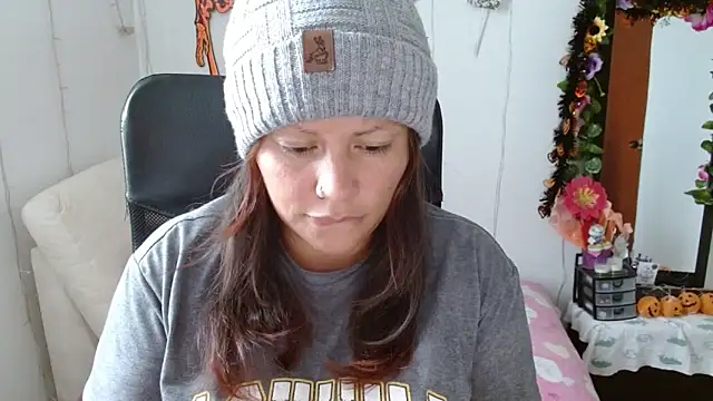 miss evoleth2 online show from 10/27/25, 09:05