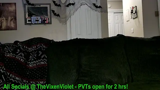 Snapshot of thevixenviolet chatting on 12/17/24, 02:12 thevixenviolet online show from 12/17/24, 02:12