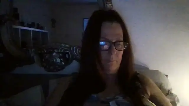 Snapshot of Tillieuk chatting on 03/08/26, 01:44 Tillieuk online show from 03/08/26, 01:44