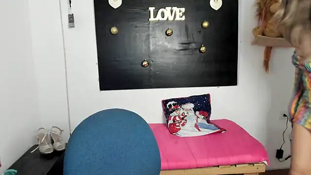 Snapshot of queen-natty chatting on 12/10/24, 02:48 queen-natty online show from 12/10/24, 02:48