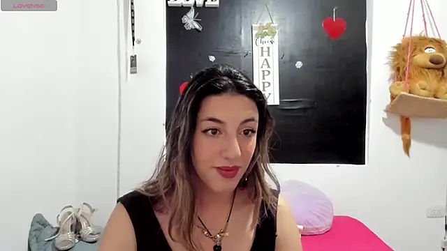 Snapshot of queen-natty chatting on 01/12/25, 07:21 queen-natty online show from 01/12/25, 07:21