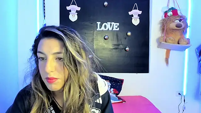 Snapshot of queen-natty chatting on 12/12/24, 12:16 queen-natty online show from 12/12/24, 12:16