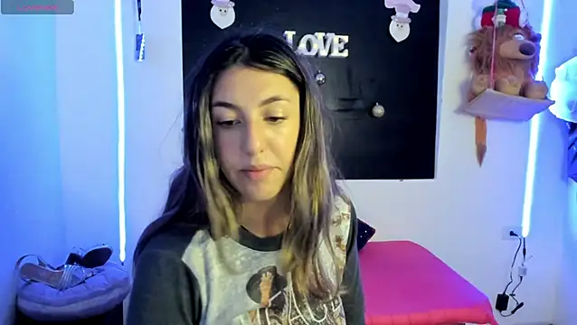 Snapshot of queen-natty chatting on 01/03/25, 06:55 queen-natty online show from 01/03/25, 06:55