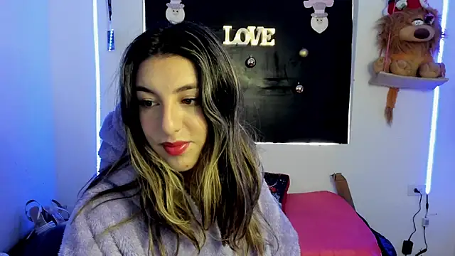 Snapshot of queen-natty chatting on 12/07/24, 12:29 queen-natty online show from 12/07/24, 12:29
