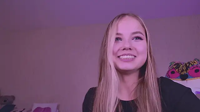 Snapshot of tikkisa chatting on 02/18/25, 08:36 tikkisa online show from 02/18/25, 08:36