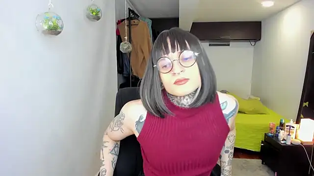 Snapshot of ShiiraVelkor chatting on 12/15/25, 10:10 ShiiraVelkor online show from 12/15/25, 10:10