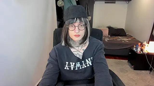 ShiiraVelkor online show from 12/23/25, 09:41