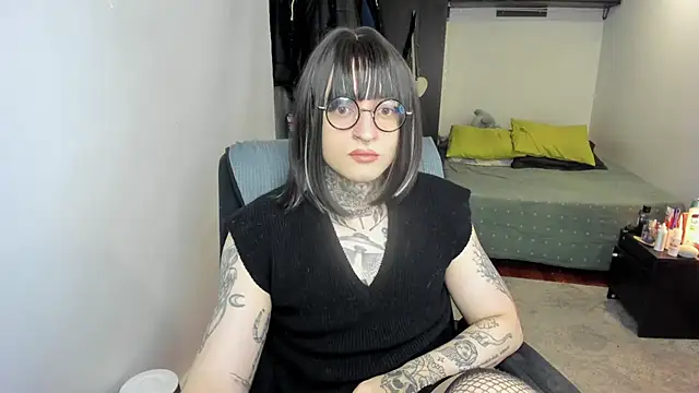 Snapshot of ShiiraVelkor chatting on 11/28/25, 09:20 ShiiraVelkor online show from 11/28/25, 09:20