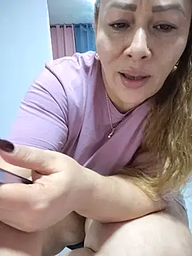 Snapshot of SluttyMilf79 chatting on 07/05/26, 07:59 SluttyMilf79 online show from 07/05/26, 07:59