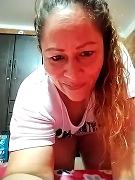 Snapshot of SluttyMilf79 chatting on 02/21/25, 06:51 SluttyMilf79 online show from 02/21/25, 06:51