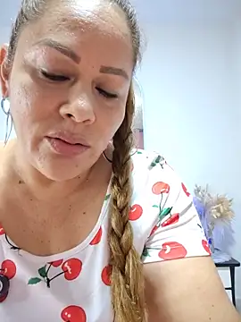 Snapshot of SluttyMilf79 chatting on 06/20/26, 07:35 SluttyMilf79 online show from 06/20/26, 07:35