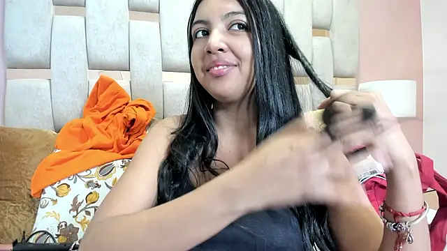 nicole fisherr online show from 10/10/25, 04:02