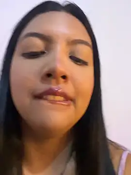 nicole fisherr online show from 05/17/26, 01:49