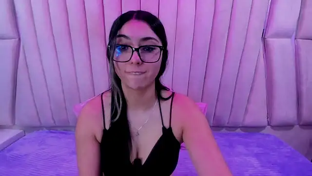 Lucy Anall  online show from 11/18/25, 08:56