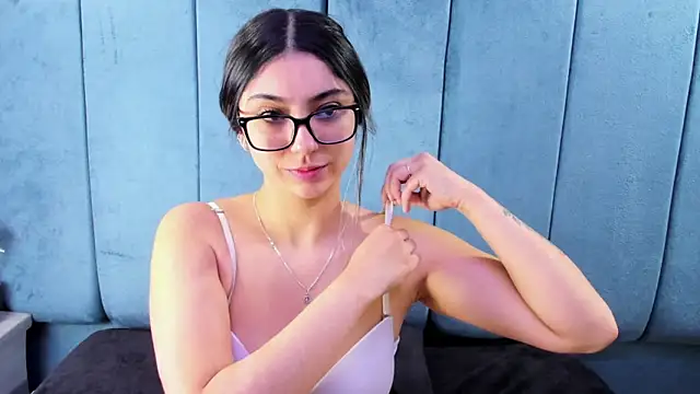 Lucy Anall  online show from 02/04/26, 11:44