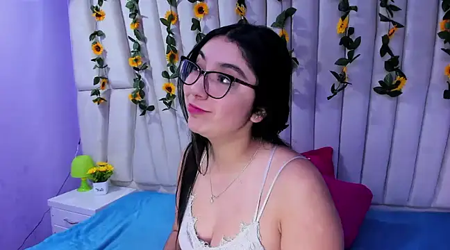Snapshot of Lucy_Anall_ chatting on 01/20/25, 11:43 Lucy Anall online show from 01/20/25, 11:43