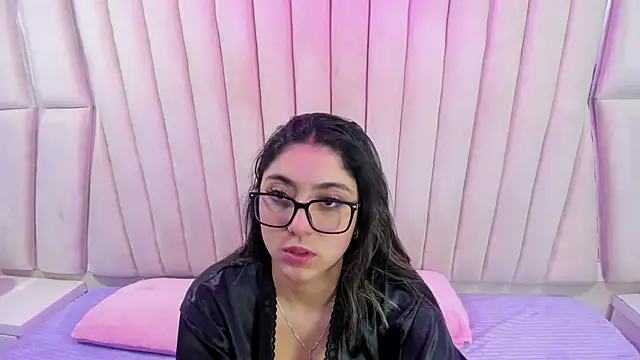 Lucy Anall  online show from 02/11/26, 09:14