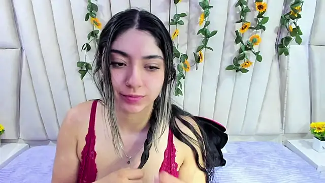 Snapshot of Lucy_Anall_ chatting on 09/17/25, 07:49 Lucy Anall online show from 09/17/25, 07:49