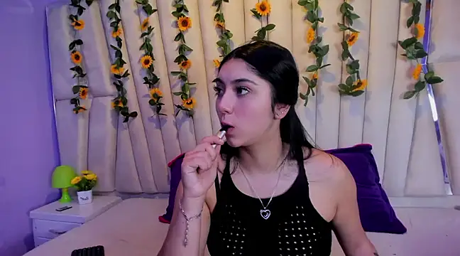 Snapshot of Lucy_Anall_ chatting on 02/15/25, 10:00 Lucy Anall online show from 02/15/25, 10:00