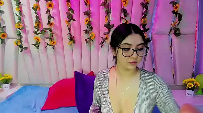 Snapshot of Lucy_Anall_ chatting on 01/15/25, 09:51 Lucy Anall online show from 01/15/25, 09:51
