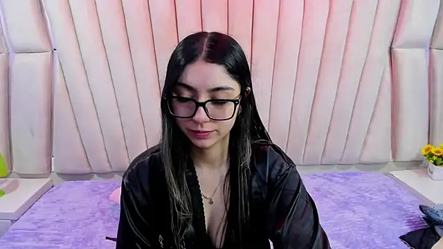 Lucy Anall  online show from 02/08/26, 10:40