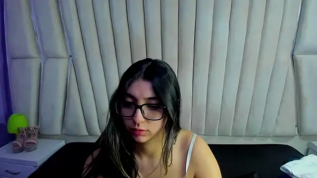 Lucy Anall  online show from 03/03/26, 11:34