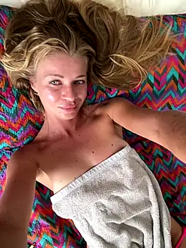 -OliWow- online show from 12/18/25, 08:41