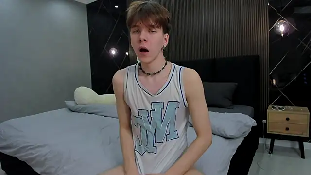 Snapshot of braxiboy chatting on 12/28/24, 06:08 braxiboy online show from 12/28/24, 06:08