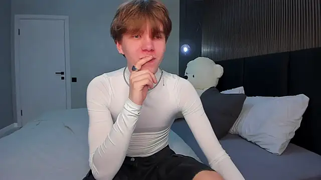 Snapshot of braxiboy chatting on 02/19/25, 10:09 braxiboy online show from 02/19/25, 10:09