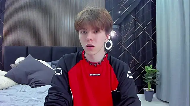 Snapshot of braxiboy chatting on 02/08/25, 08:21 braxiboy online show from 02/08/25, 08:21