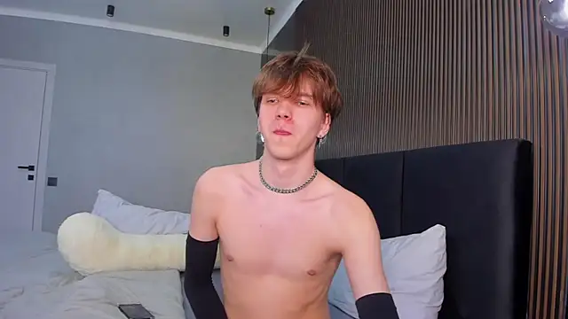 Snapshot of braxiboy chatting on 02/23/25, 08:39 braxiboy online show from 02/23/25, 08:39