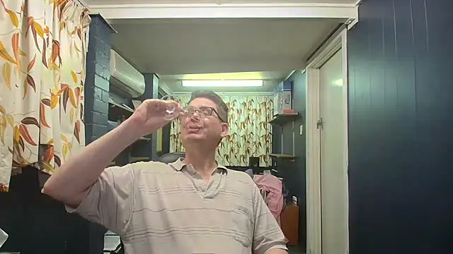 tilobinder online show from 11/16/25, 02:11