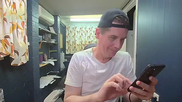 tilobinder online show from 12/19/25, 10:06