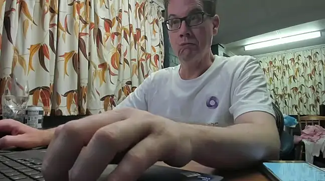 Snapshot of tilobinder chatting on 01/25/25, 02:14 tilobinder online show from 01/25/25, 02:14