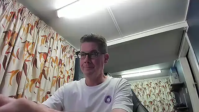 Snapshot of tilobinder chatting on 12/11/24, 01:06 tilobinder online show from 12/11/24, 01:06