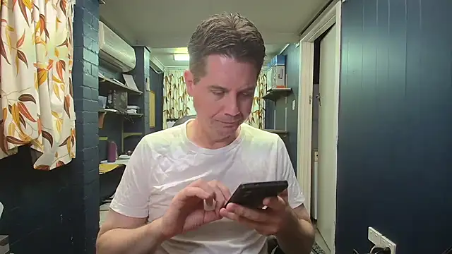 tilobinder online show from 12/14/25, 12:00